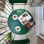 Modern And Quiet One Bedroom Apartment Near The M4