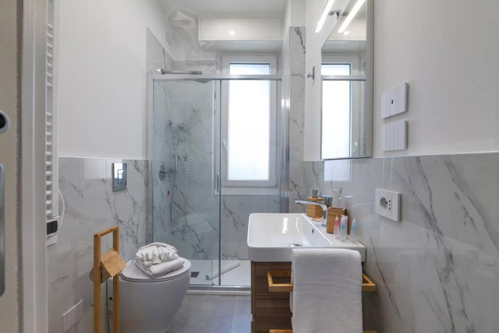 Modern And Quiet One Bedroom Near The M4 Apartment *