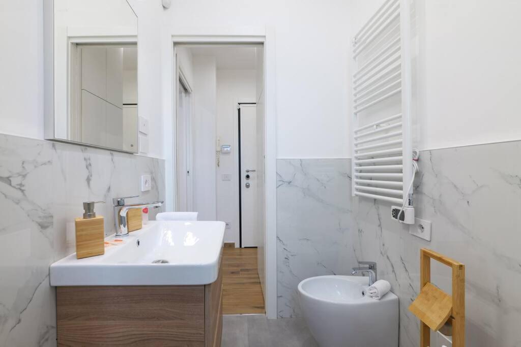 Apartment Modern And Quiet One Bedroom Near The M4 Milan